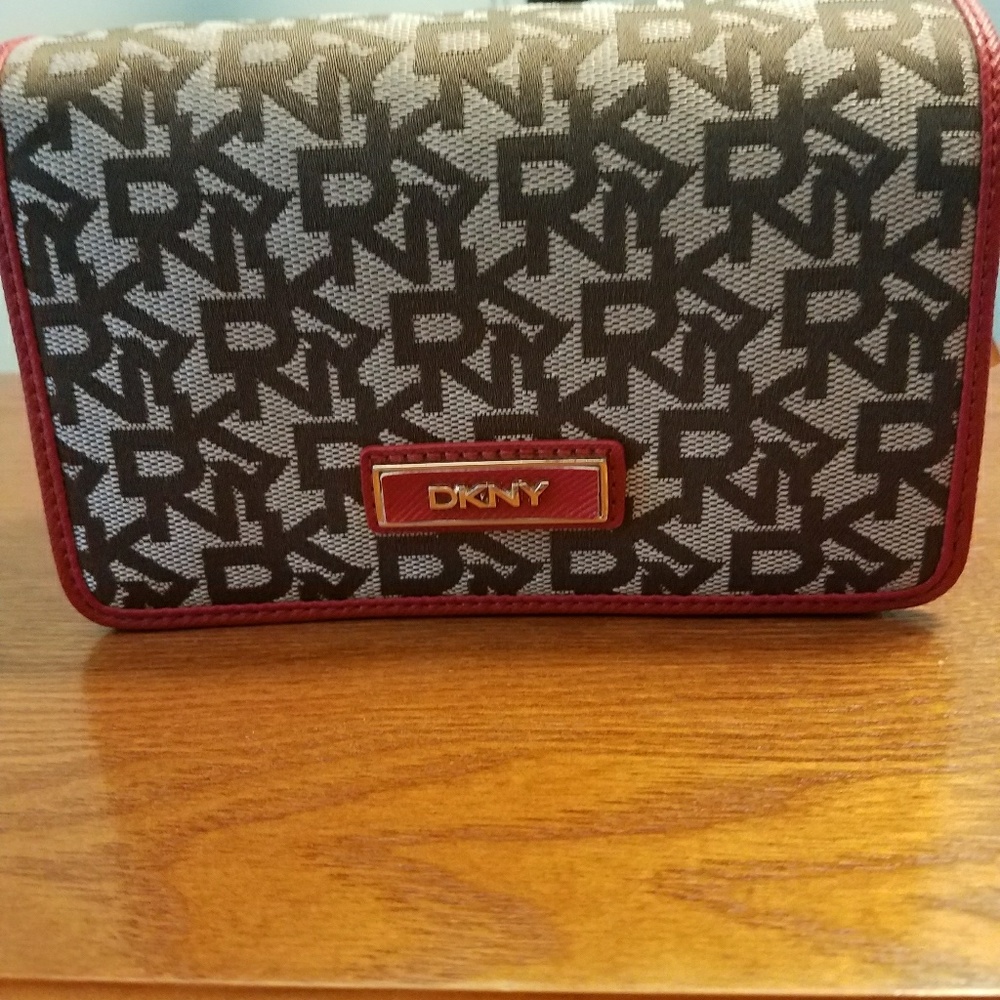 DKNY wallet